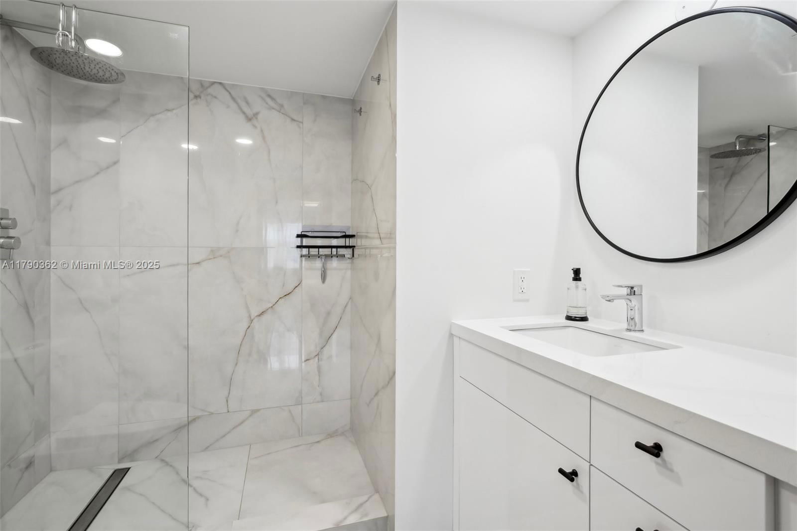 Real estate property located at 19701 Country Club Dr #5603, Miami-dade, The Yacht Club At Aventur, Aventura, FL