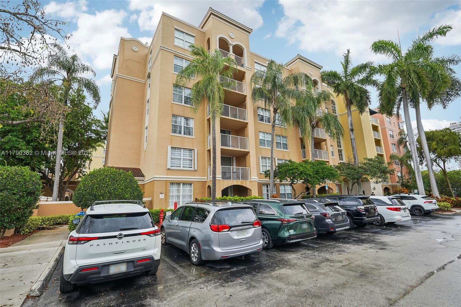 Real estate property located at 19701 Country Club Dr #5603, Miami-dade, The Yacht Club At Aventur, Aventura, FL