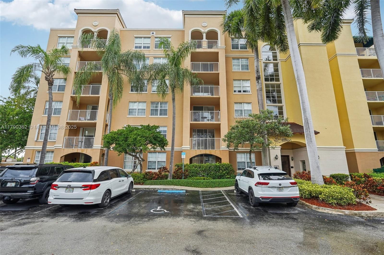 Real estate property located at 19701 Country Club Dr #5603, Miami-dade, The Yacht Club At Aventur, Aventura, FL