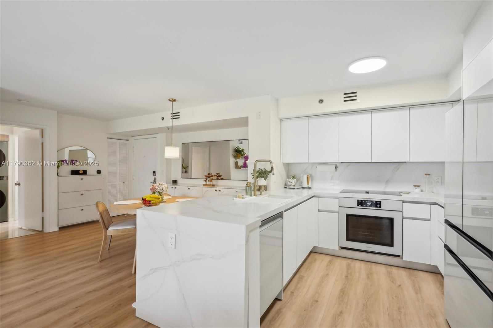 Real estate property located at 19701 Country Club Dr #5603, Miami-dade, The Yacht Club At Aventur, Aventura, FL