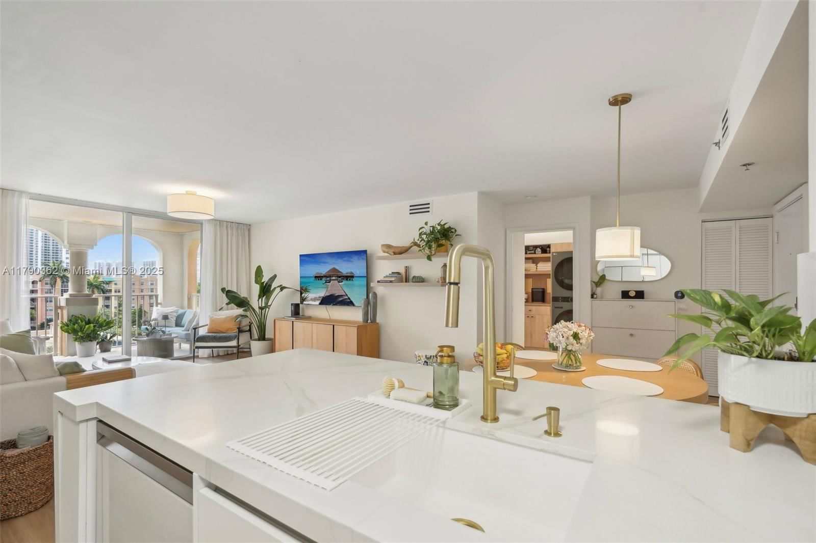 Real estate property located at 19701 Country Club Dr #5603, Miami-dade, The Yacht Club At Aventur, Aventura, FL