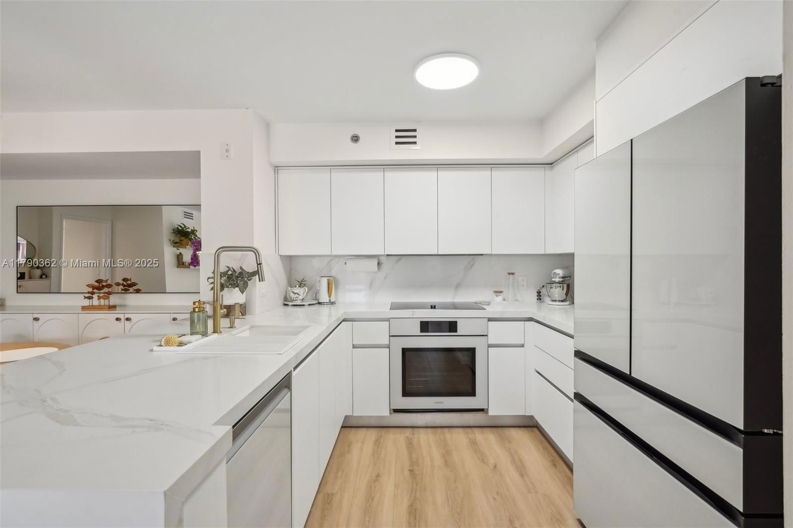 Real estate property located at 19701 Country Club Dr #5603, Miami-dade, The Yacht Club At Aventur, Aventura, FL