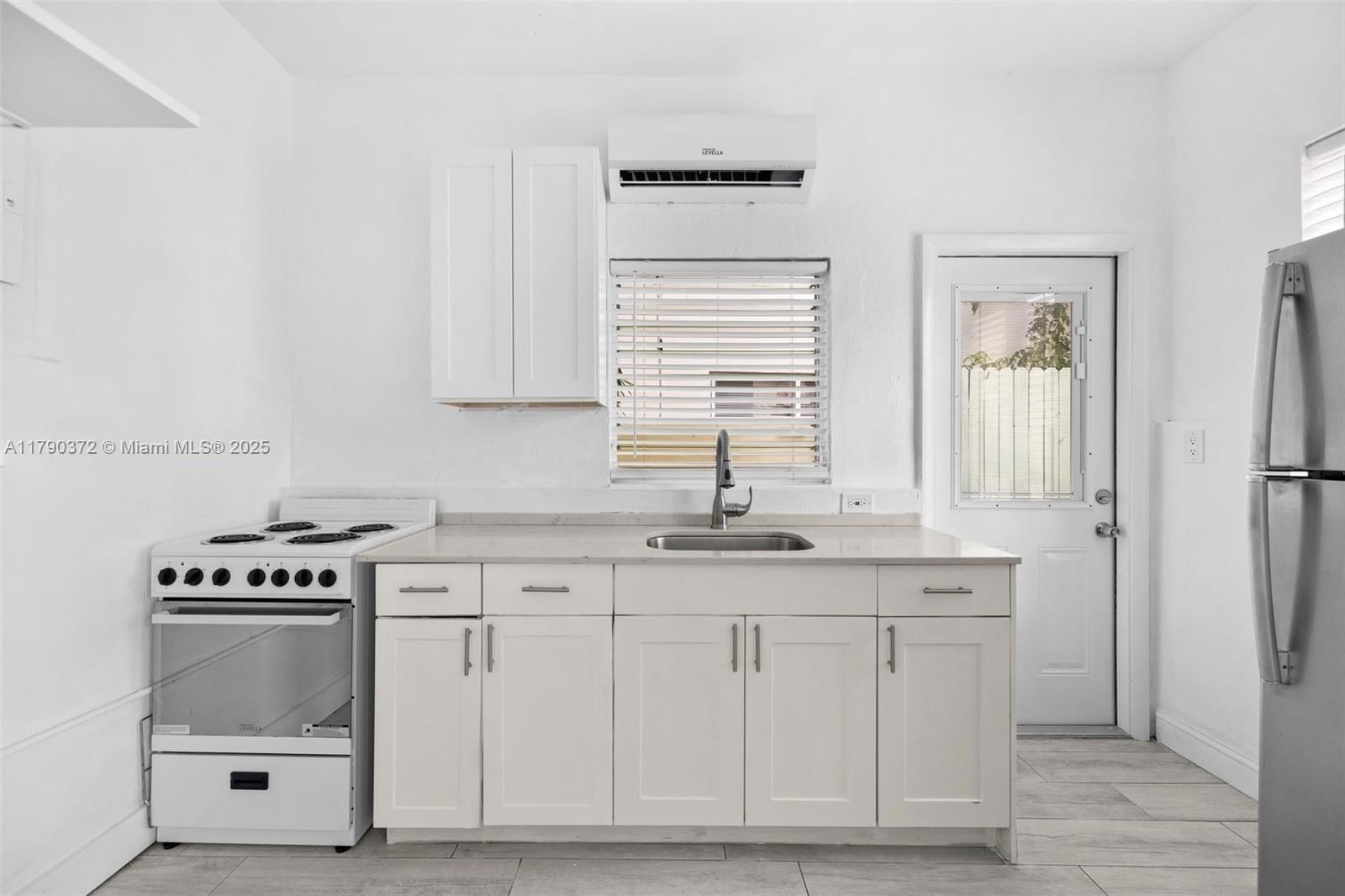 Real estate property located at 2822 Pine Tree Dr, Miami-dade, Miami Beach, FL