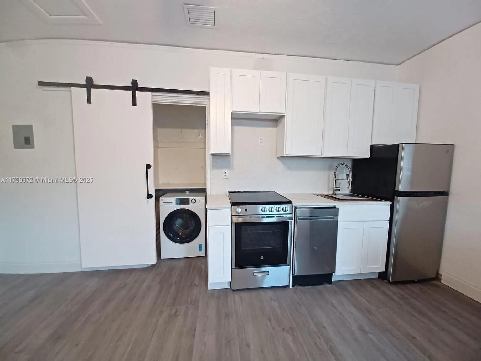 Real estate property located at 2822 Pine Tree Dr, Miami-dade, Miami Beach, FL