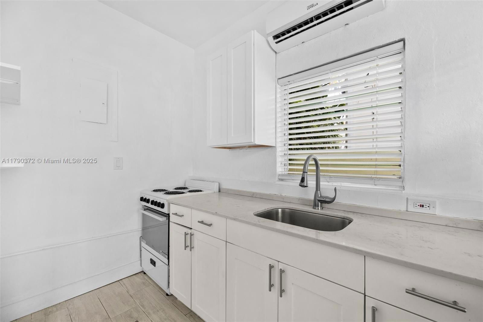 Real estate property located at 2822 Pine Tree Dr, Miami-dade, Miami Beach, FL