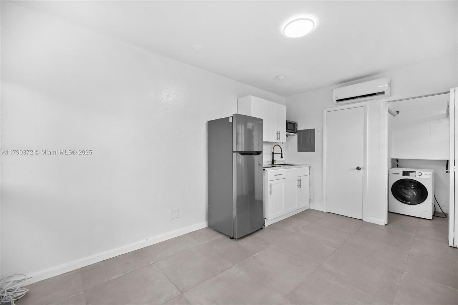 Real estate property located at 2822 Pine Tree Dr, Miami-dade, Miami Beach, FL