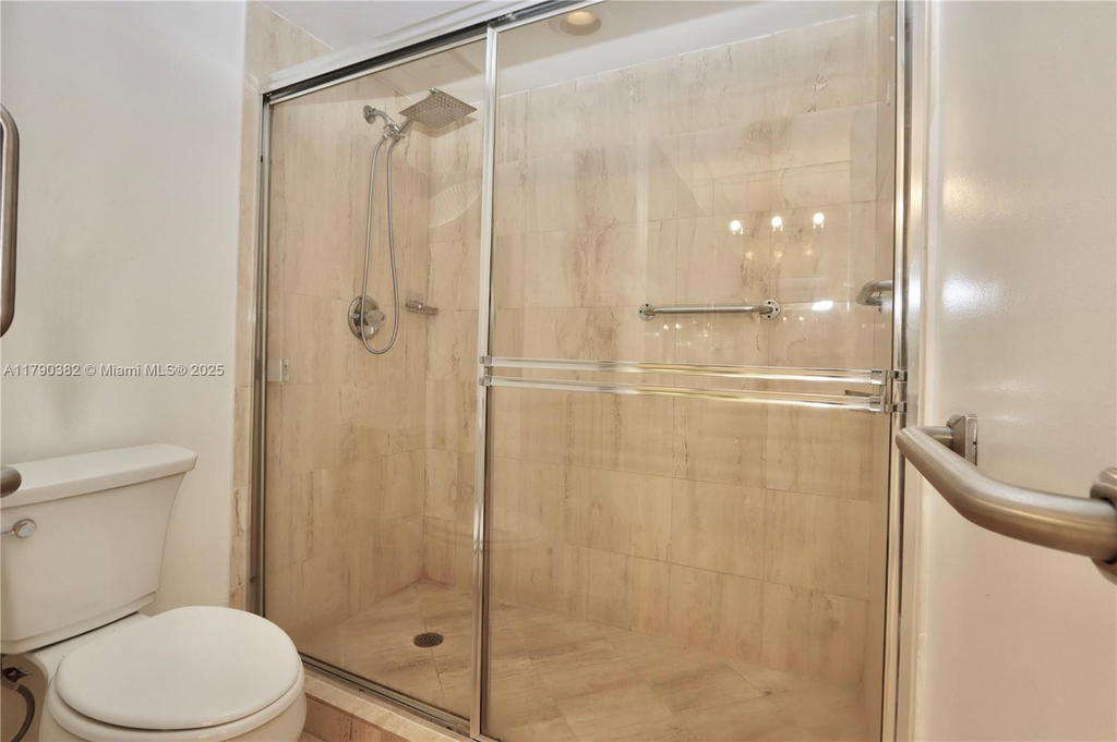 Real estate property located at 19195 36th Ct #608, Miami-dade, Mystic Pointe Condo No Tw, Aventura, FL
