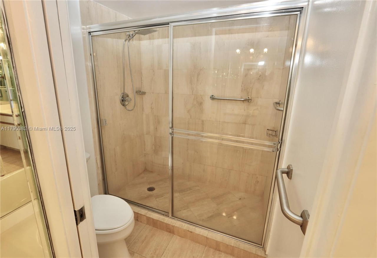 Real estate property located at 19195 36th Ct #608, Miami-dade, Mystic Pointe Condo No Tw, Aventura, FL