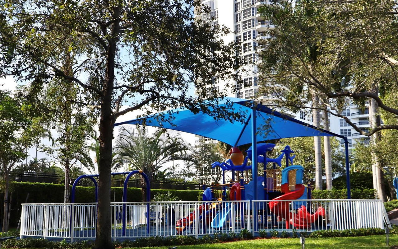 Real estate property located at 19195 36th Ct #608, Miami-dade, Mystic Pointe Condo No Tw, Aventura, FL