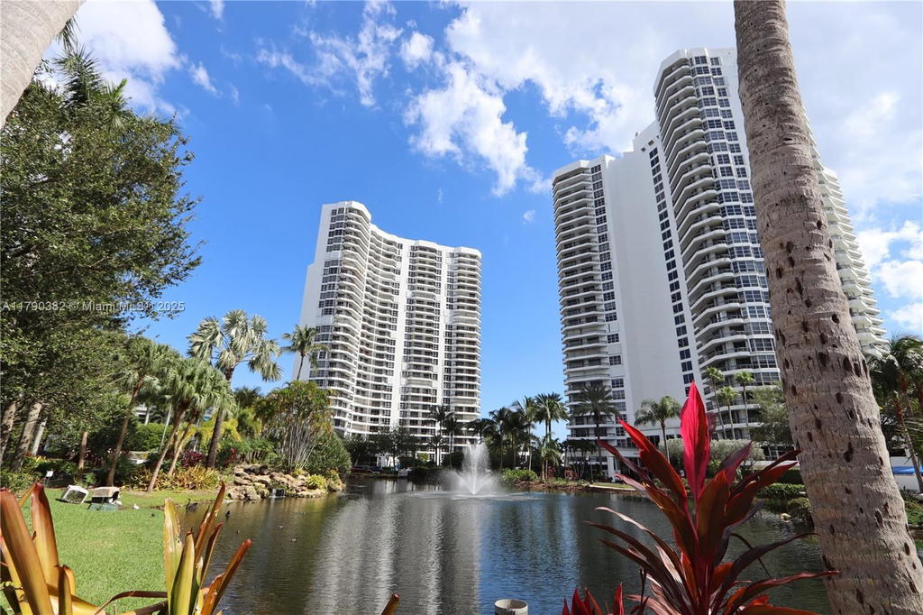 Real estate property located at 19195 36th Ct #608, Miami-dade, Mystic Pointe Condo No Tw, Aventura, FL