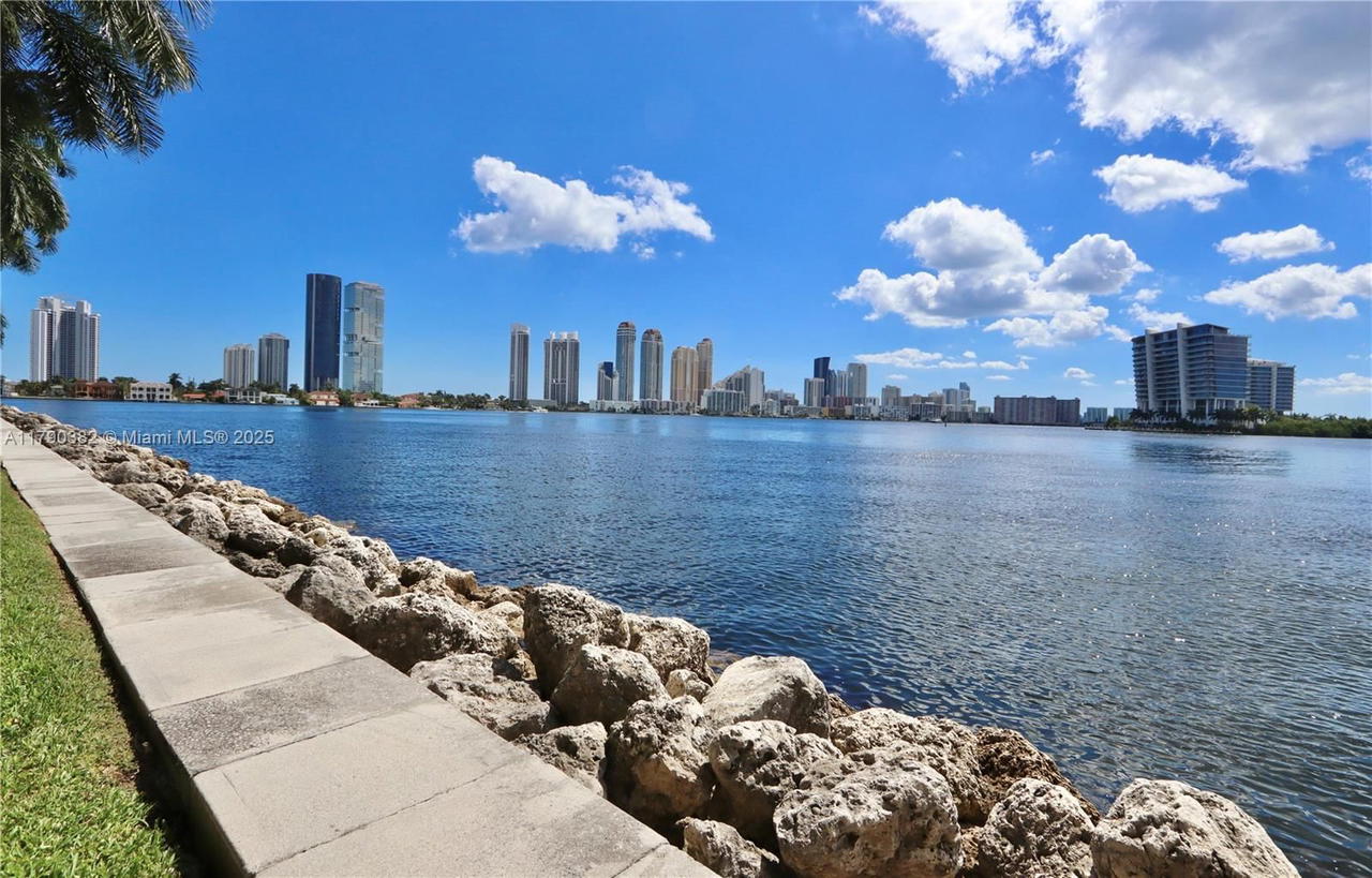 Real estate property located at 19195 36th Ct #608, Miami-dade, Mystic Pointe Condo No Tw, Aventura, FL