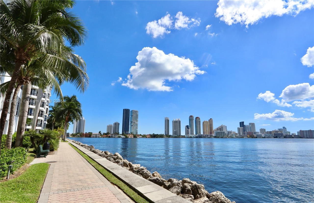 Real estate property located at 19195 36th Ct #608, Miami-dade, Mystic Pointe Condo No Tw, Aventura, FL