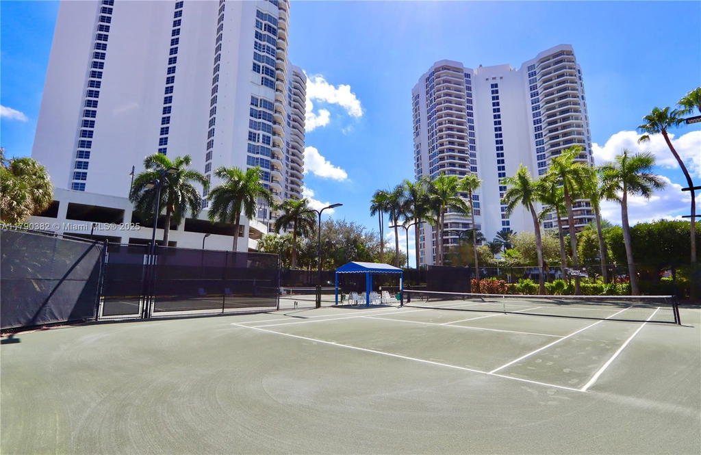 Real estate property located at 19195 36th Ct #608, Miami-dade, Mystic Pointe Condo No Tw, Aventura, FL