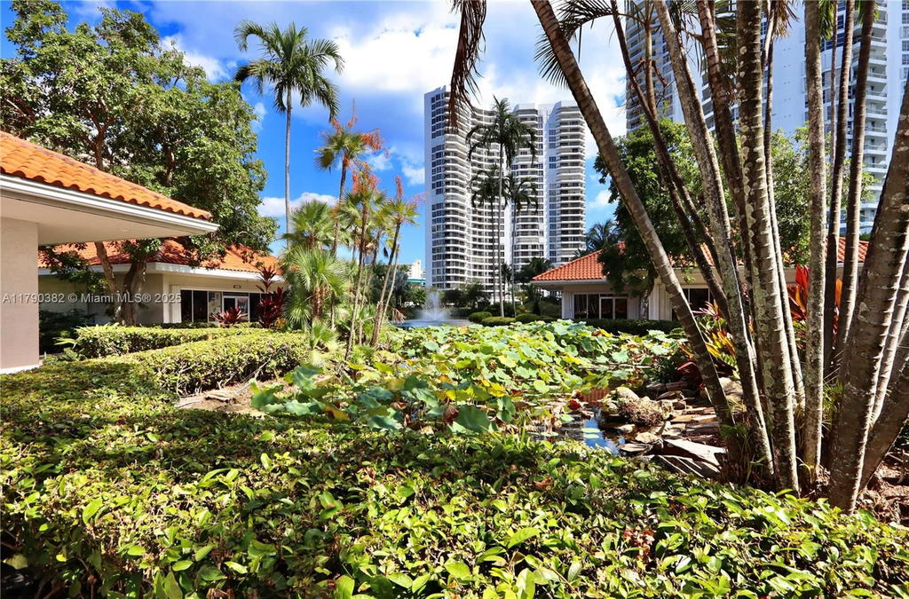 Real estate property located at 19195 36th Ct #608, Miami-dade, Mystic Pointe Condo No Tw, Aventura, FL