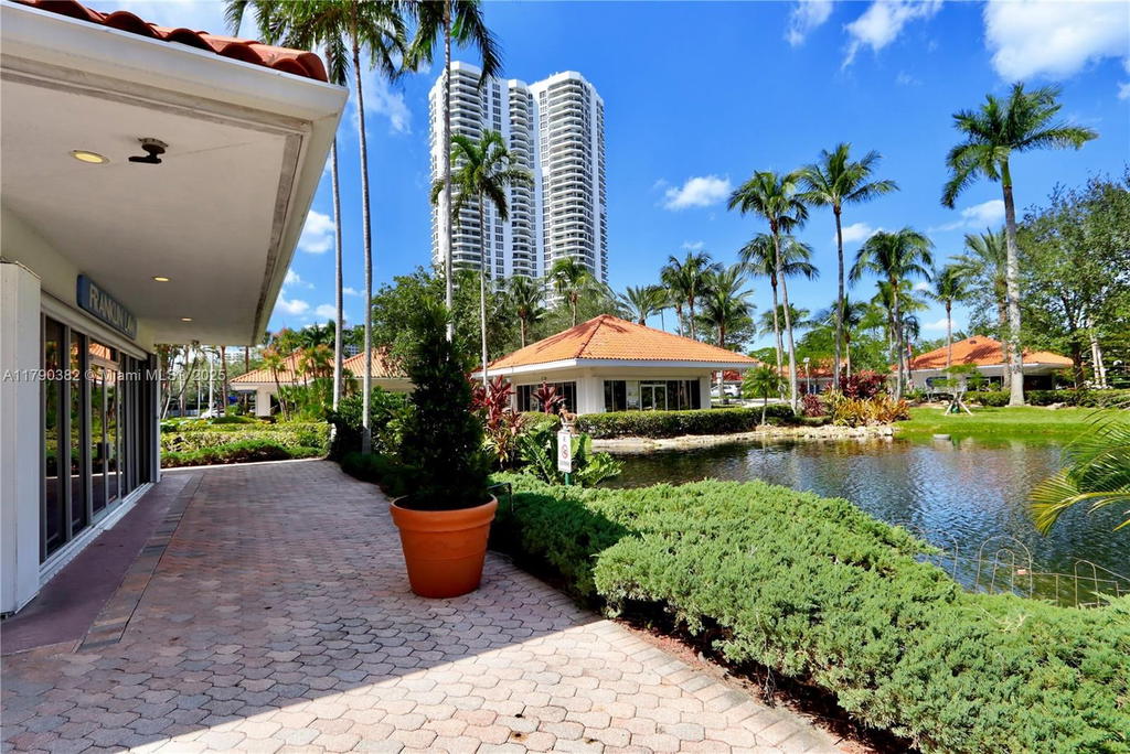 Real estate property located at 19195 36th Ct #608, Miami-dade, Mystic Pointe Condo No Tw, Aventura, FL