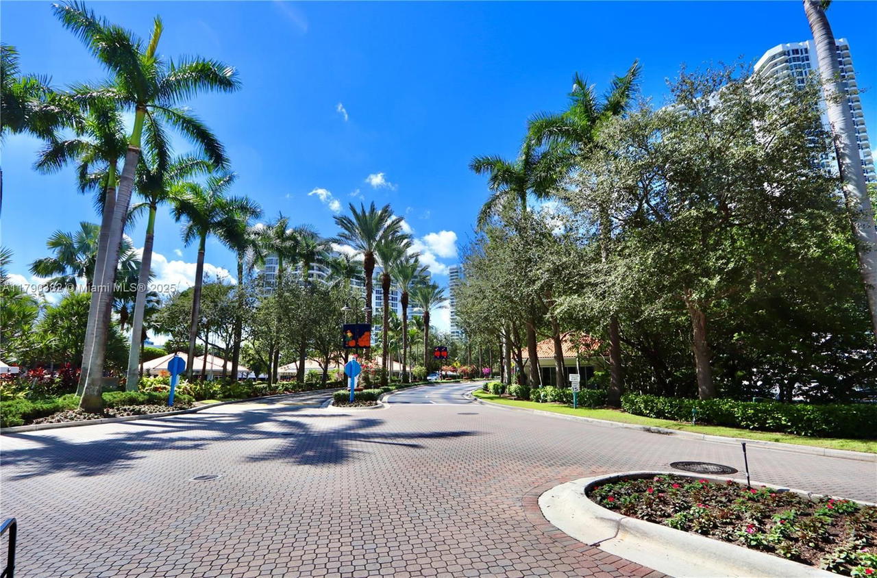 Real estate property located at 19195 36th Ct #608, Miami-dade, Mystic Pointe Condo No Tw, Aventura, FL