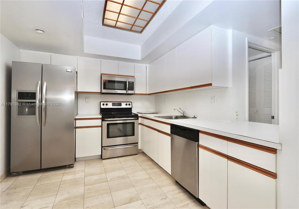 Real estate property located at 19195 36th Ct #608, Miami-dade, Mystic Pointe Condo No Tw, Aventura, FL