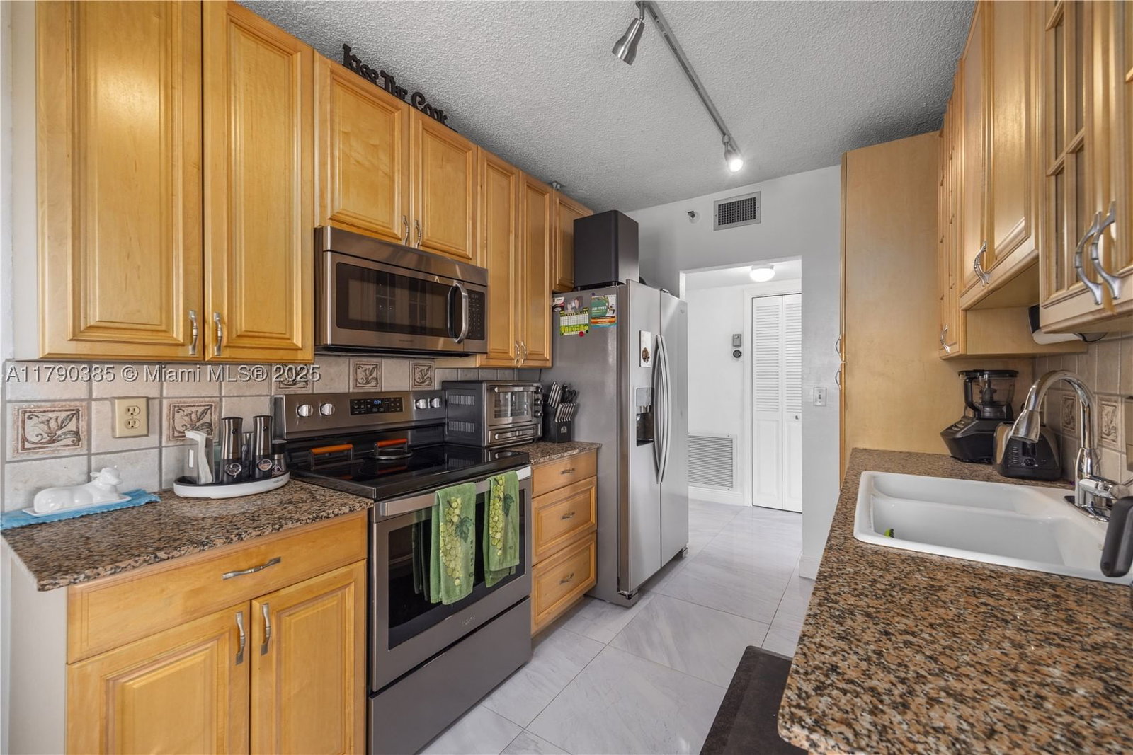 Real estate property located at 4001 Hillcrest Dr #601, Broward, Hillcrest East No 26 Cond, Hollywood, FL