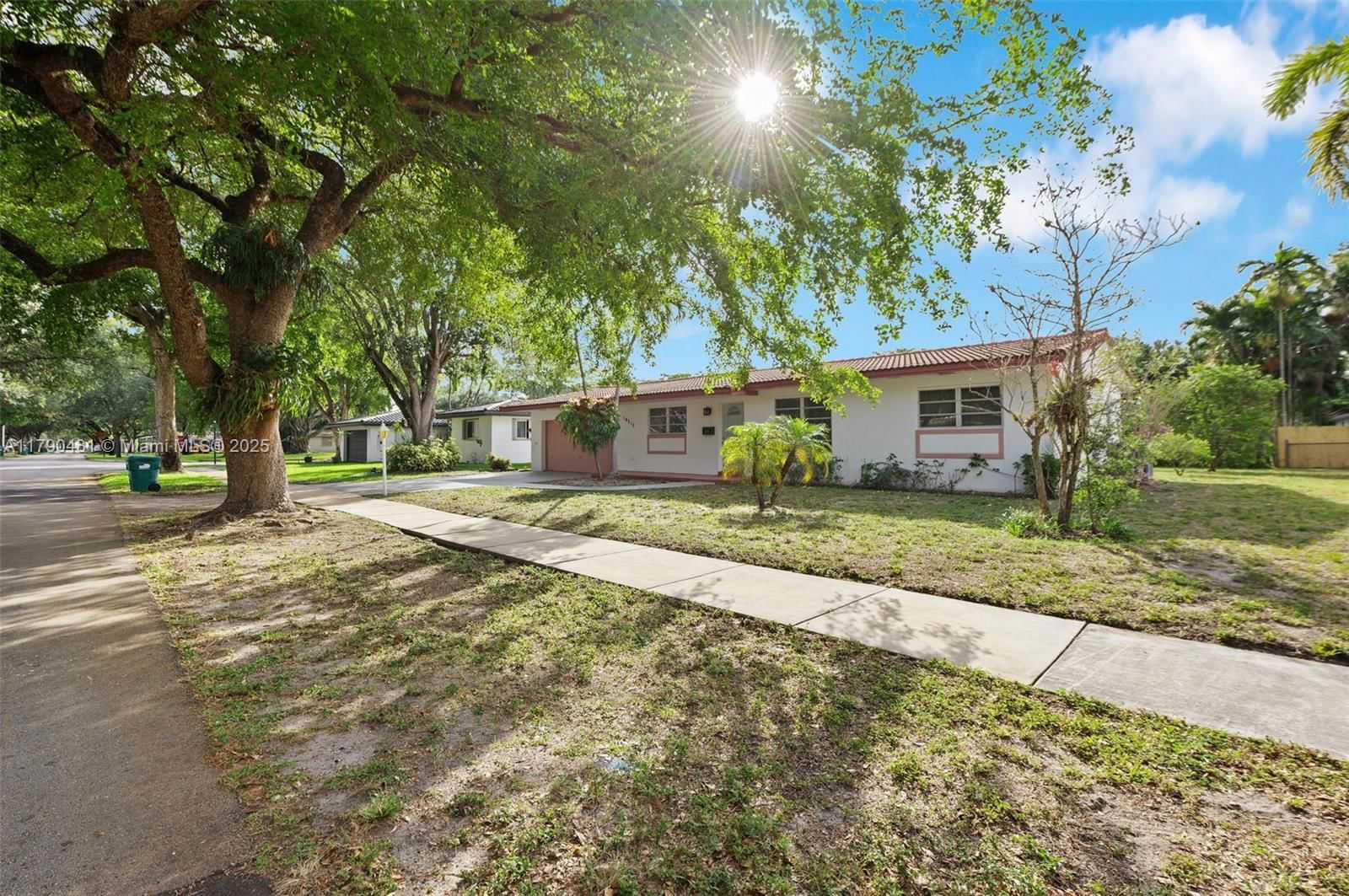 Real estate property located at 14515 Mahogany Ct, Miami-dade, Miami Lakes Sec 4, Miami Lakes, FL