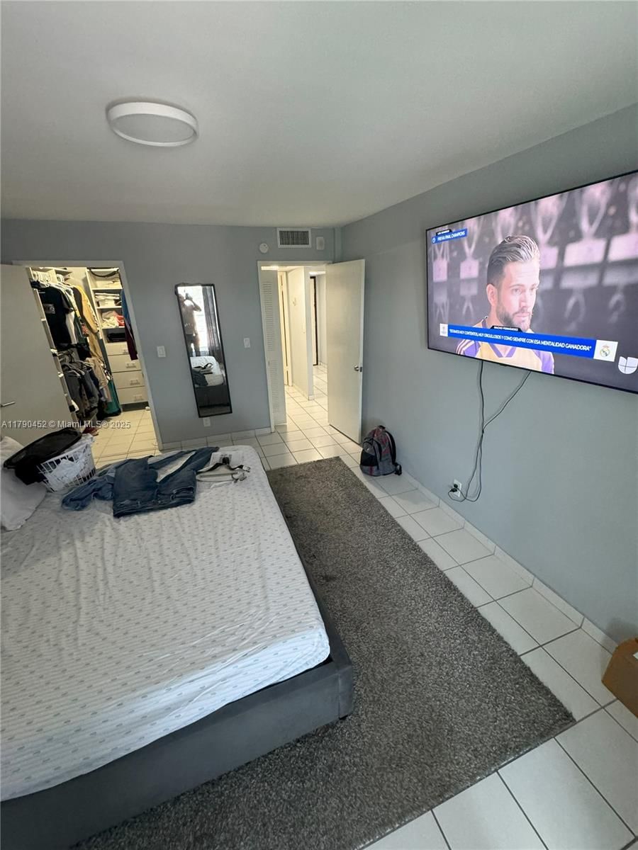 Real estate property located at 8005 Lake Dr #404, Miami-dade, Sandoral Condo Ph I, Doral, FL