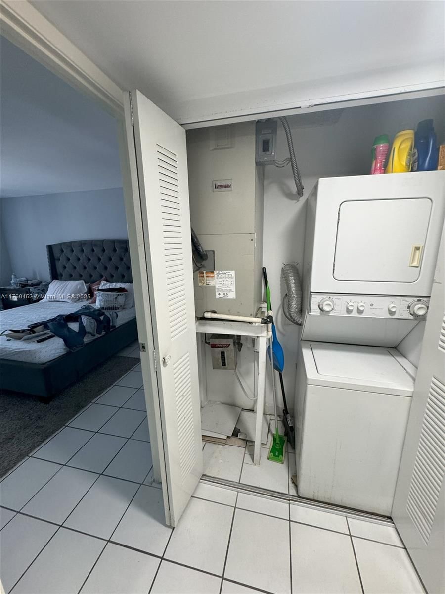 Real estate property located at 8005 Lake Dr #404, Miami-dade, Sandoral Condo Ph I, Doral, FL