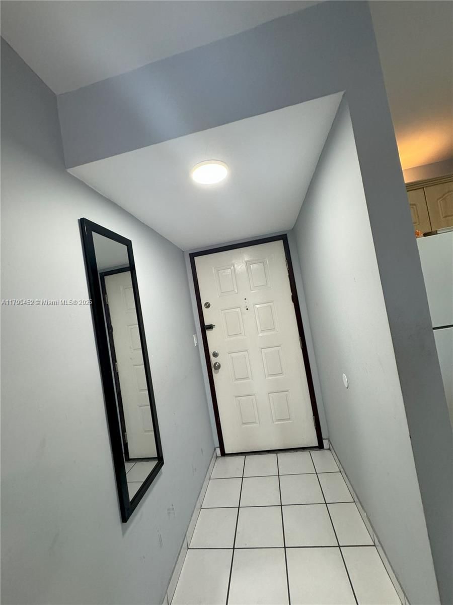 Real estate property located at 8005 Lake Dr #404, Miami-dade, Sandoral Condo Ph I, Doral, FL