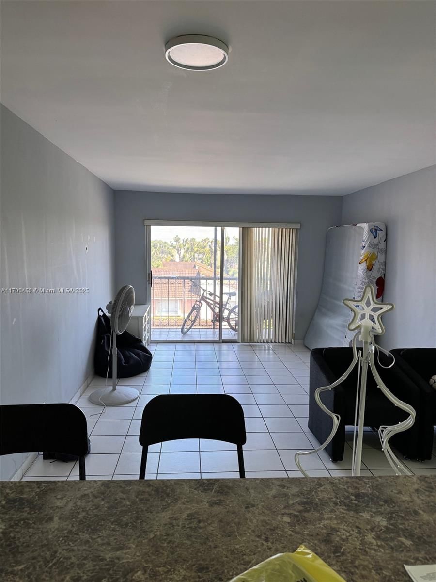 Real estate property located at 8005 Lake Dr #404, Miami-dade, Sandoral Condo Ph I, Doral, FL
