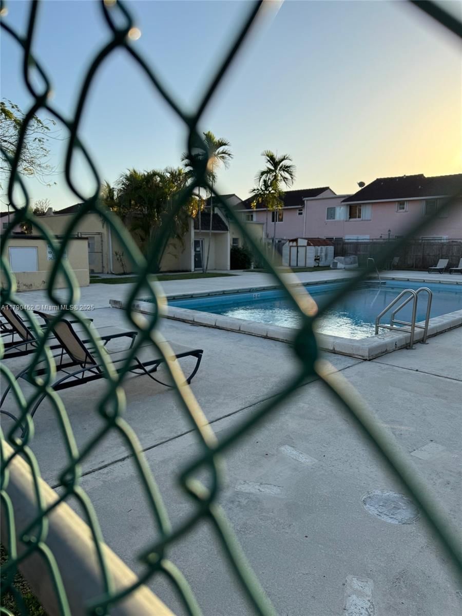 Real estate property located at 8005 Lake Dr #404, Miami-dade, Sandoral Condo Ph I, Doral, FL
