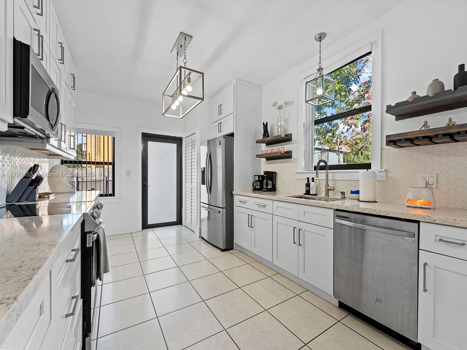 Real estate property located at 318 16th Ave, Miami-dade, Lawrence Estates Land Cos, Miami, FL