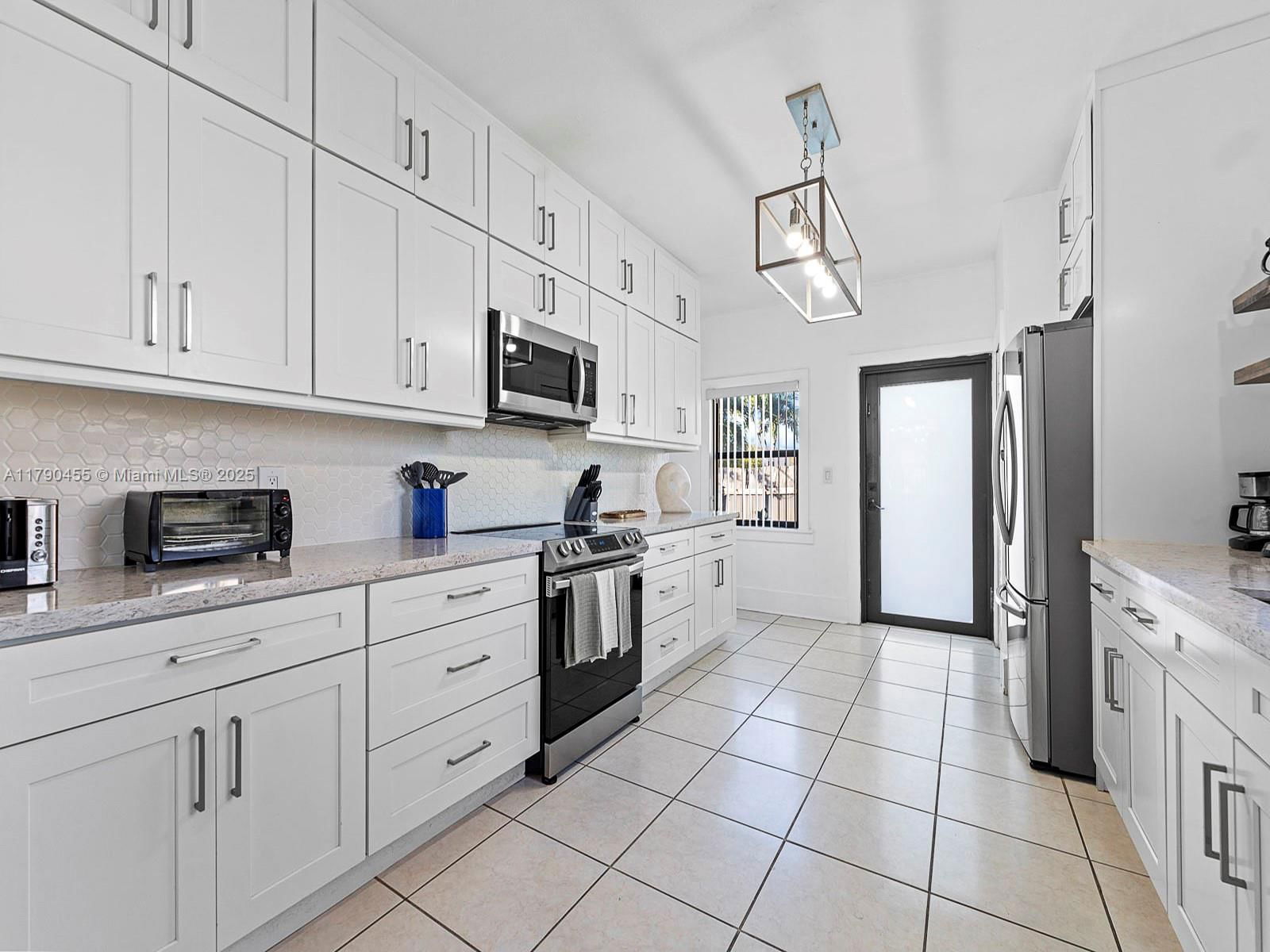 Real estate property located at 318 16th Ave, Miami-dade, Lawrence Estates Land Cos, Miami, FL