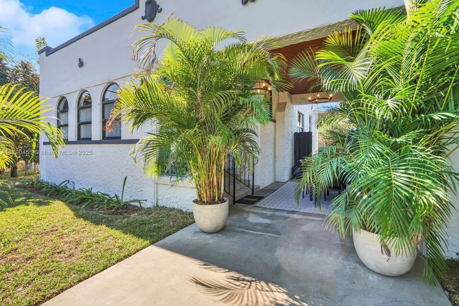 Real estate property located at 318 16th Ave, Miami-dade, Lawrence Estates Land Cos, Miami, FL