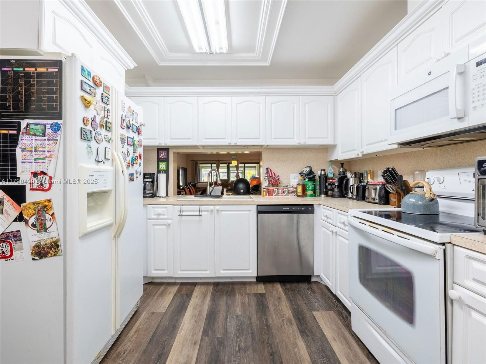 Real estate property located at 370 Fairway Cir #13, Broward, Villas At Bonaventure In, Weston, FL