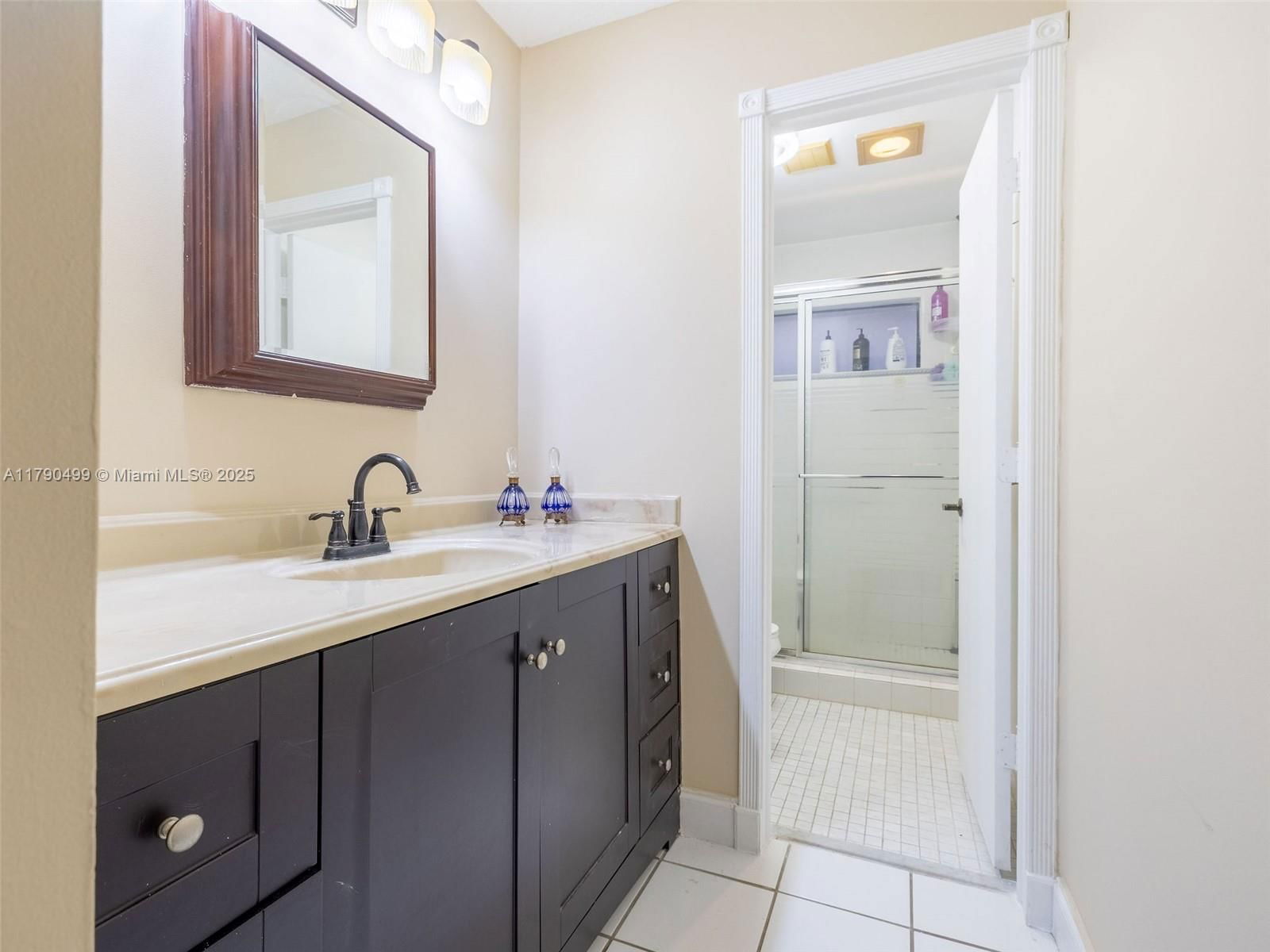 Real estate property located at 370 Fairway Cir #13, Broward, Villas At Bonaventure In, Weston, FL