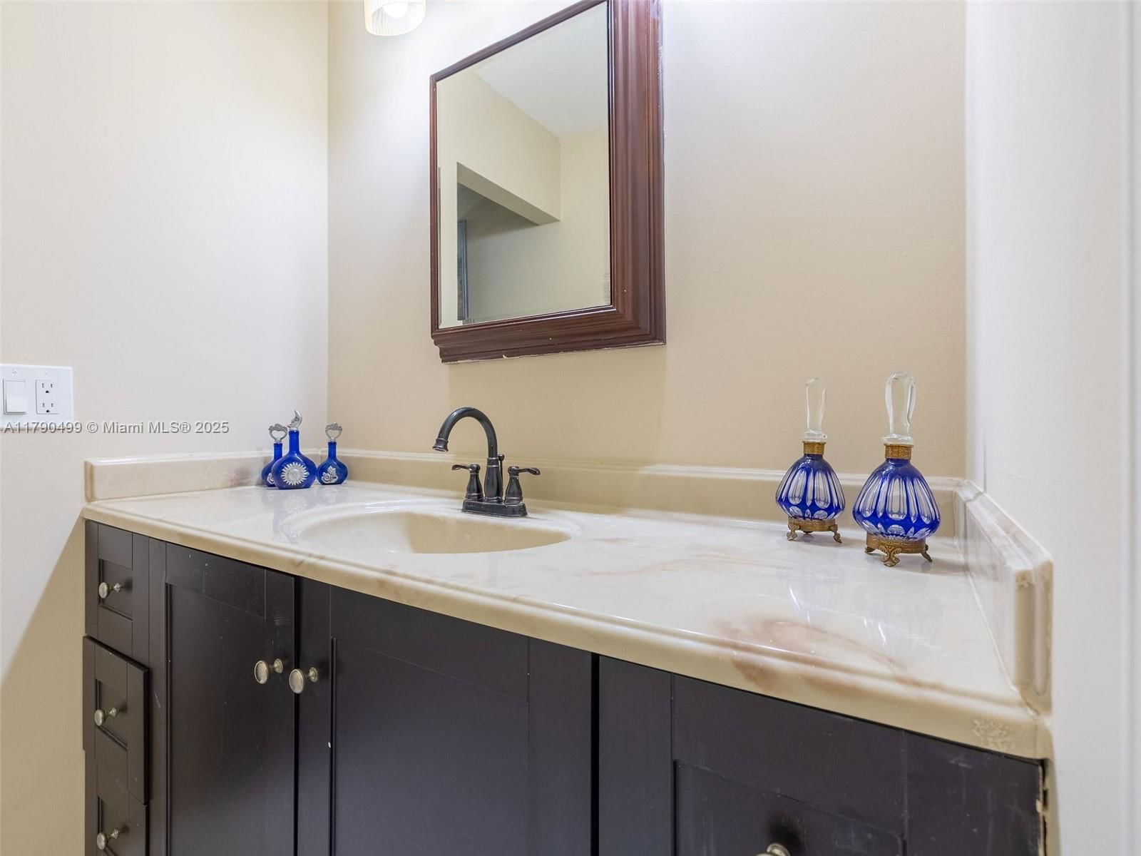 Real estate property located at 370 Fairway Cir #13, Broward, Villas At Bonaventure In, Weston, FL