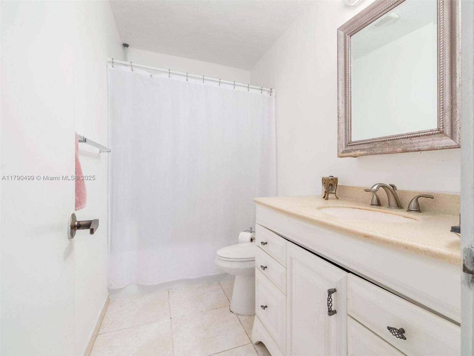 Real estate property located at 370 Fairway Cir #13, Broward, Villas At Bonaventure In, Weston, FL