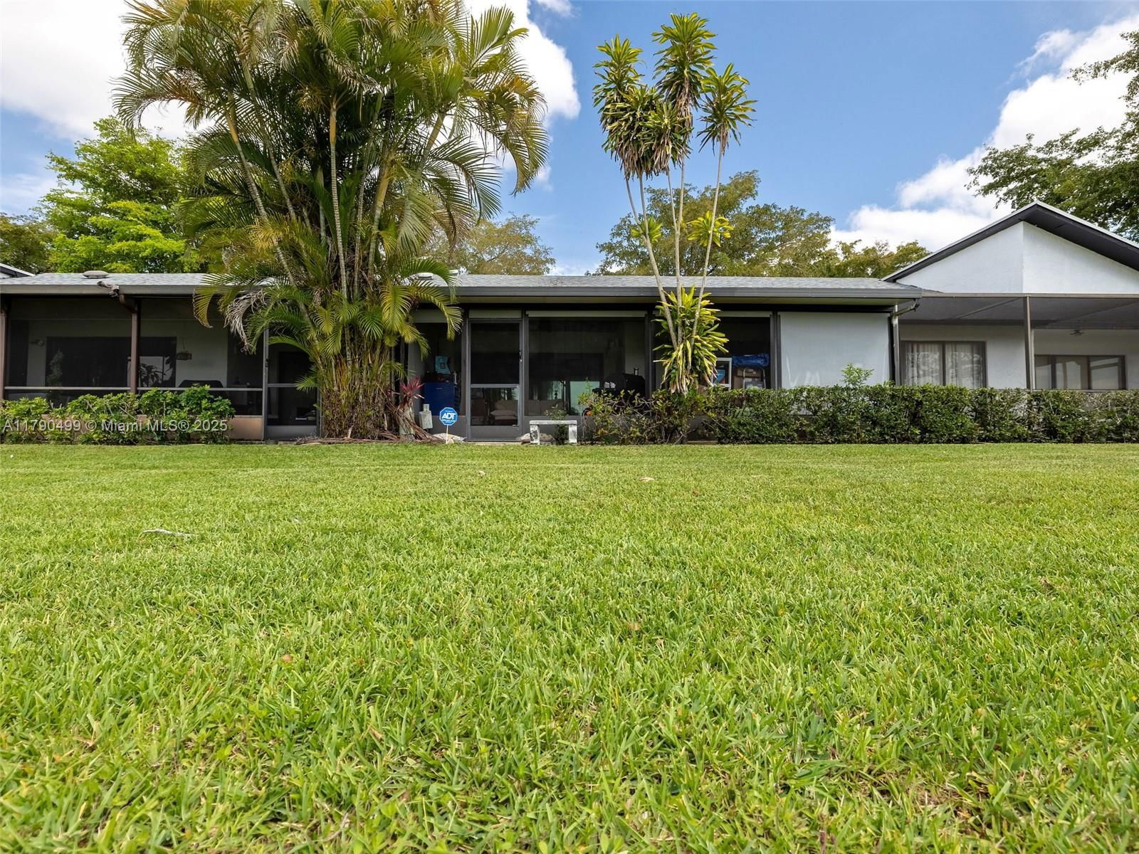 Real estate property located at 370 Fairway Cir #13, Broward, Villas At Bonaventure In, Weston, FL