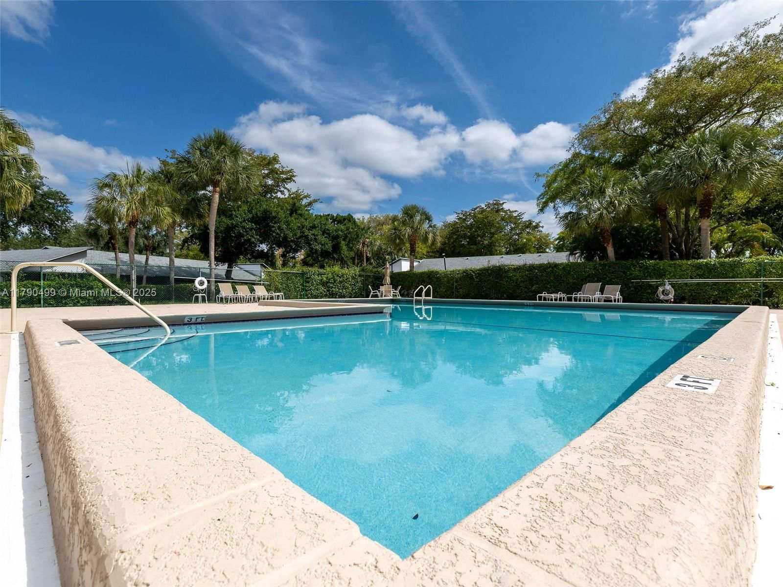 Real estate property located at 370 Fairway Cir #13, Broward, Villas At Bonaventure In, Weston, FL