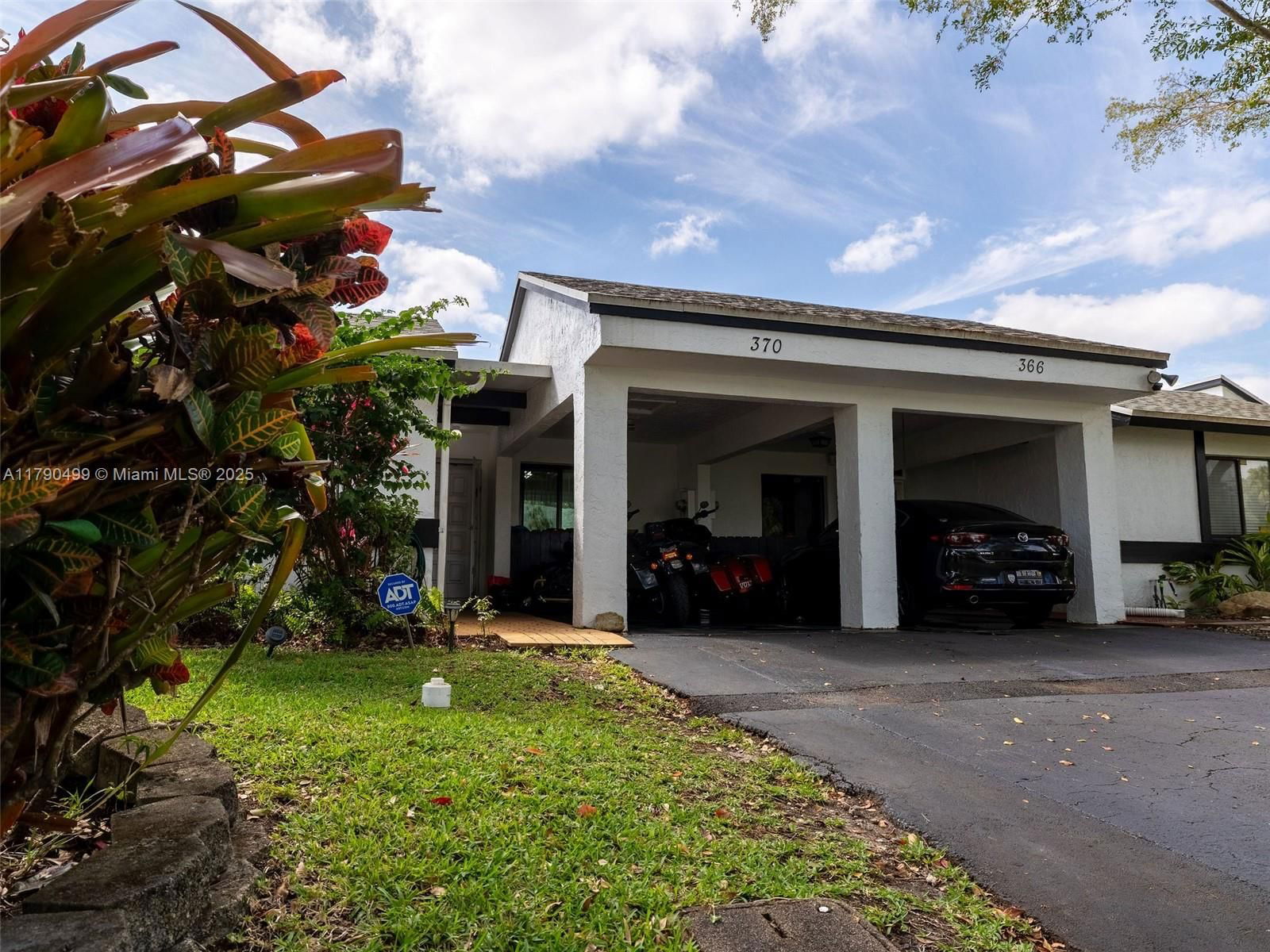 Real estate property located at 370 Fairway Cir #13, Broward, Villas At Bonaventure In, Weston, FL