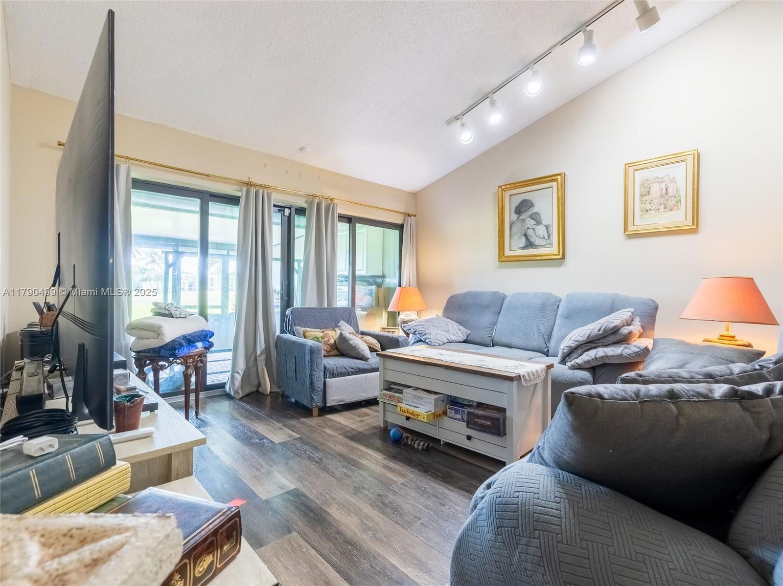 Real estate property located at 370 Fairway Cir #13, Broward, Villas At Bonaventure In, Weston, FL