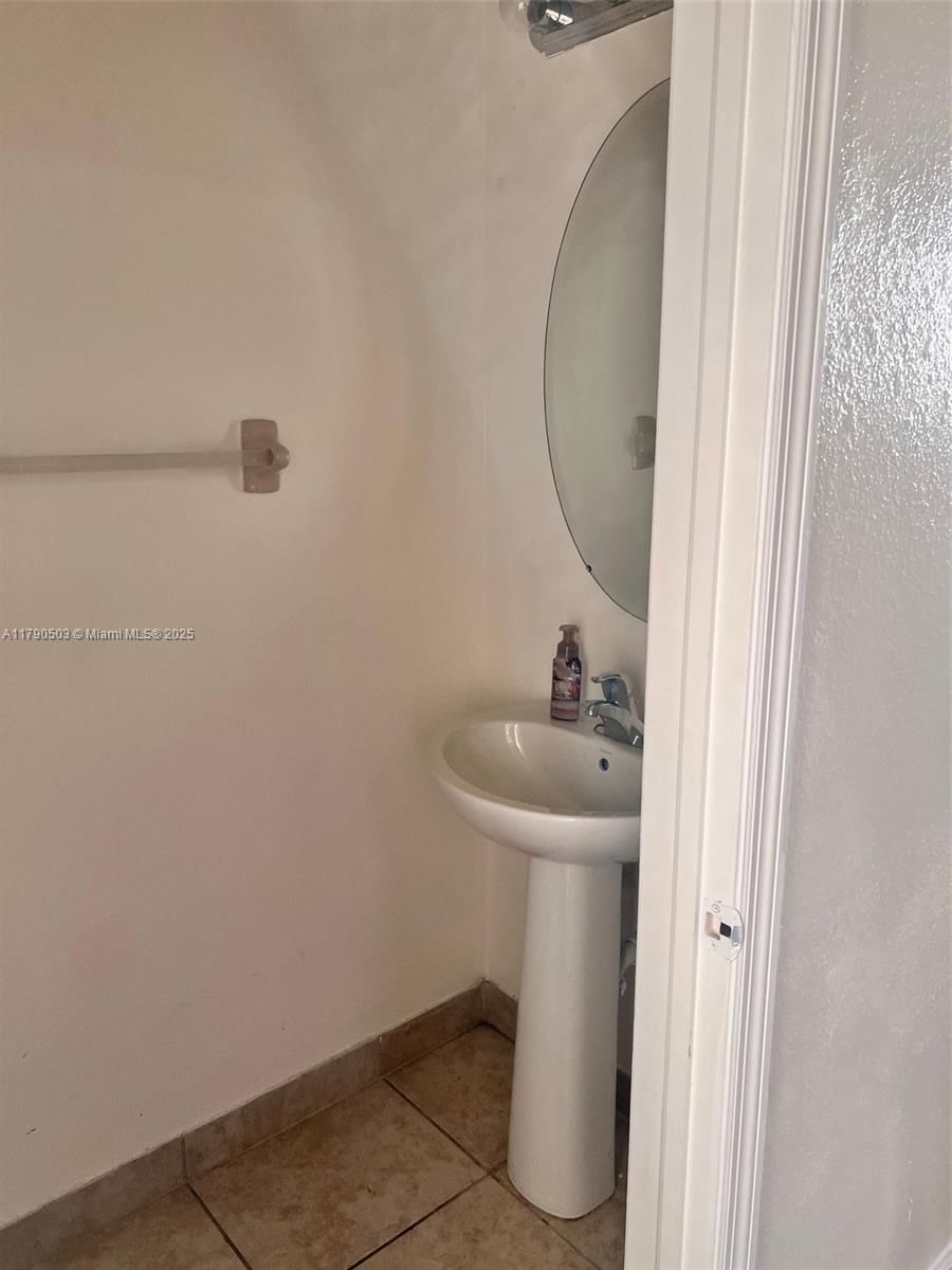Real estate property located at 112 28th Ter #4, Miami-dade, Fiji Condo No 1, Homestead, FL