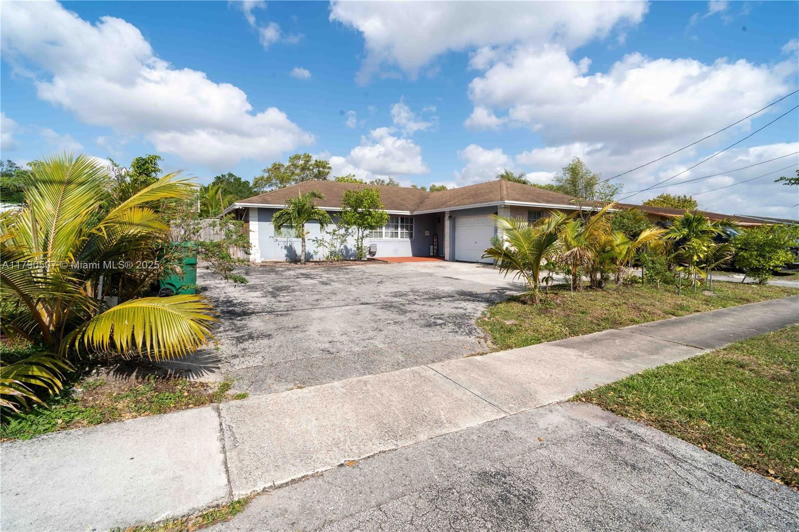 Real estate property located at 1701 55th Ave, Broward, Sunshine Villas, Lauderhill, FL