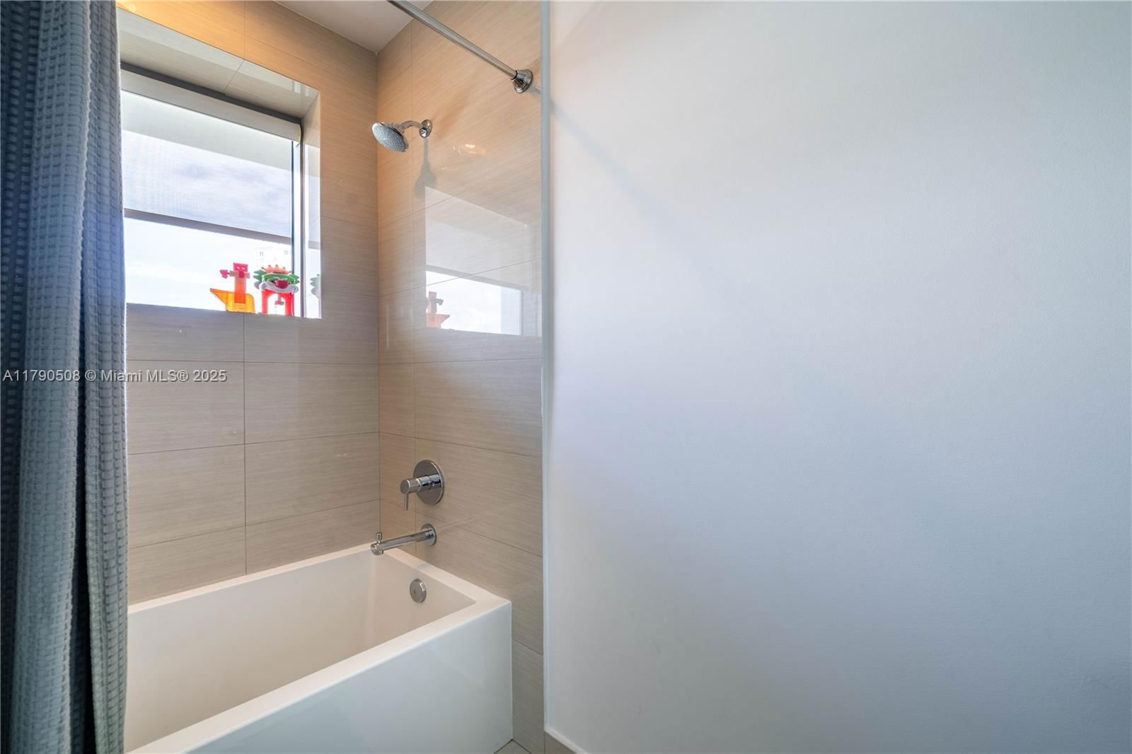 Real estate property located at 3250 188th St #606, Miami-dade, Echo Condo, Aventura, FL