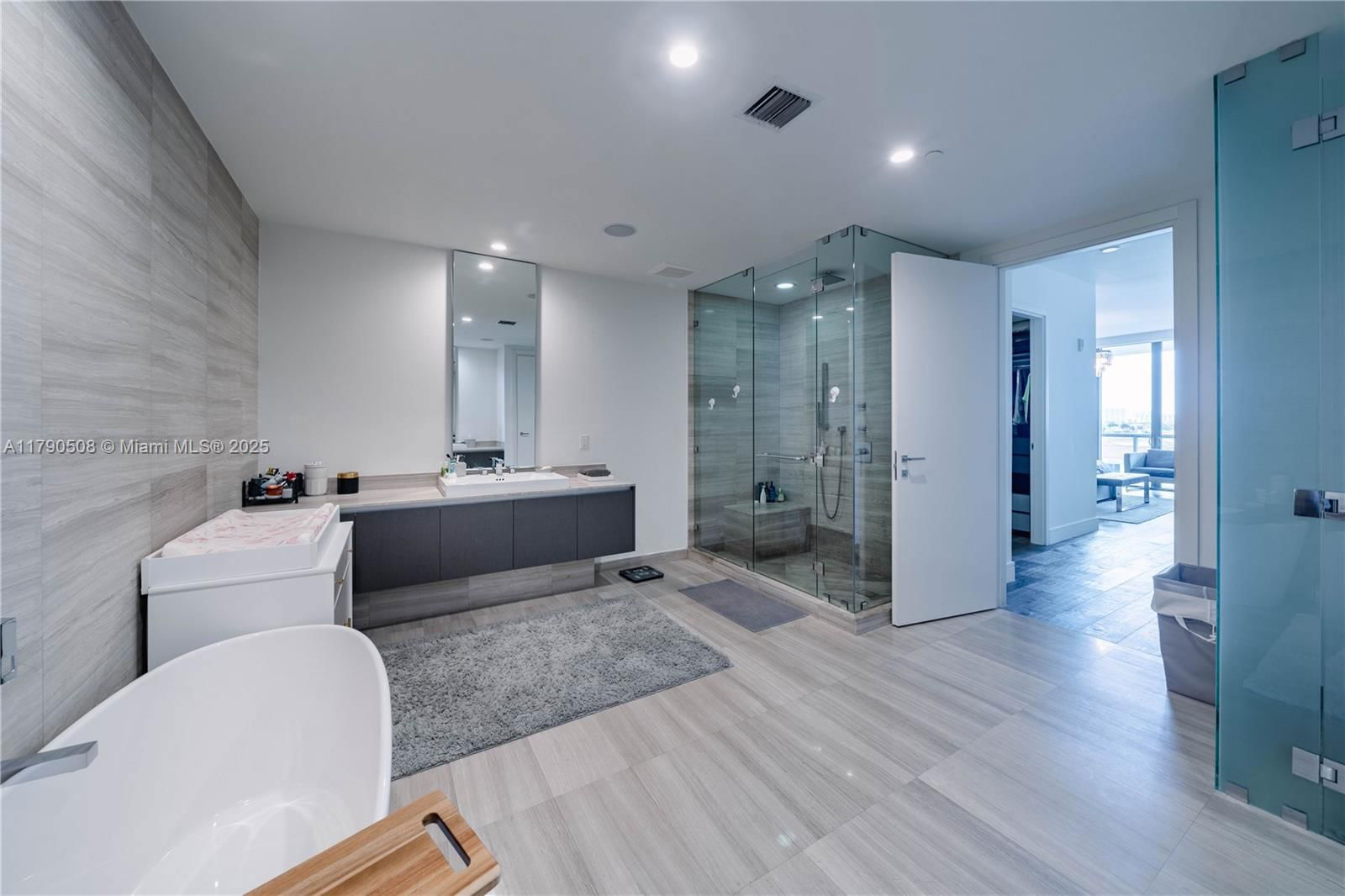 Real estate property located at 3250 188th St #606, Miami-dade, Echo Condo, Aventura, FL