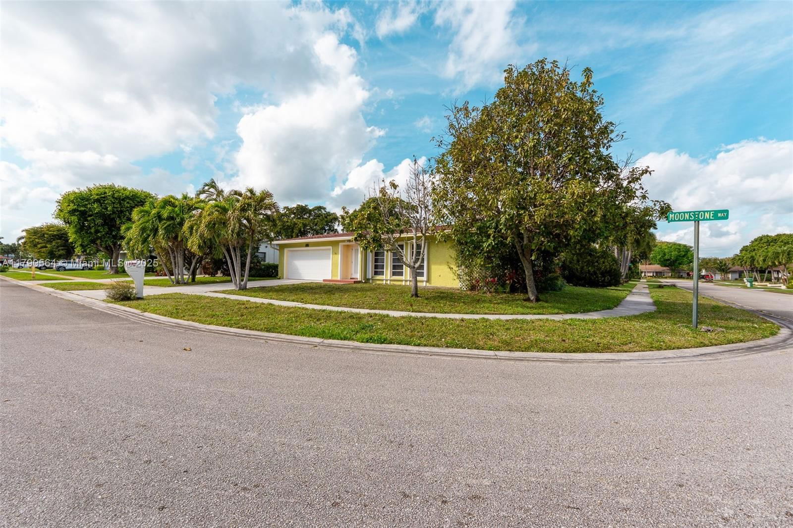Real estate property located at 6351 Moonstone Way, Palm Beach, Coco Wood Lakes Sec 2, Delray Beach, FL