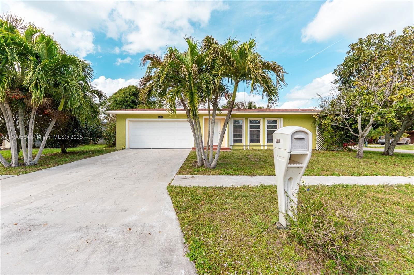 Real estate property located at 6351 Moonstone Way, Palm Beach, Coco Wood Lakes Sec 2, Delray Beach, FL