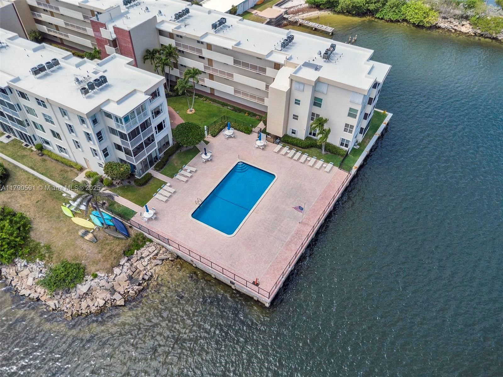 Real estate property located at 1810 New Palm Way #214, Palm Beach, Seacrest Villas Condo, Boynton Beach, FL