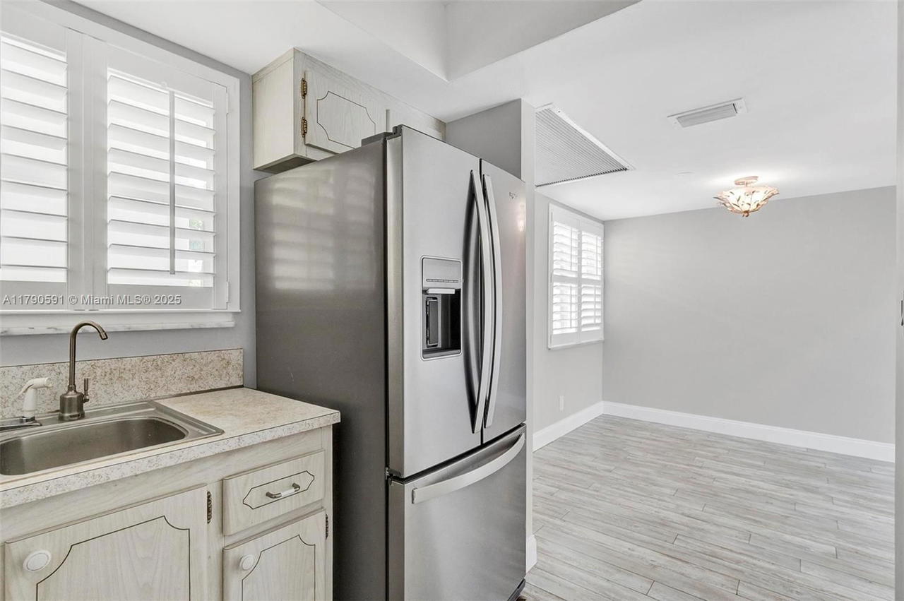 Real estate property located at 1810 New Palm Way #214, Palm Beach, Seacrest Villas Condo, Boynton Beach, FL