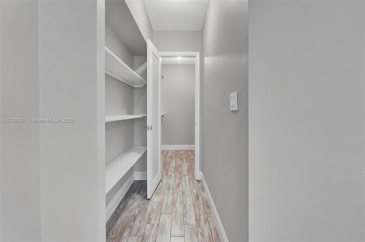 Real estate property located at 1810 New Palm Way #214, Palm Beach, Seacrest Villas Condo, Boynton Beach, FL