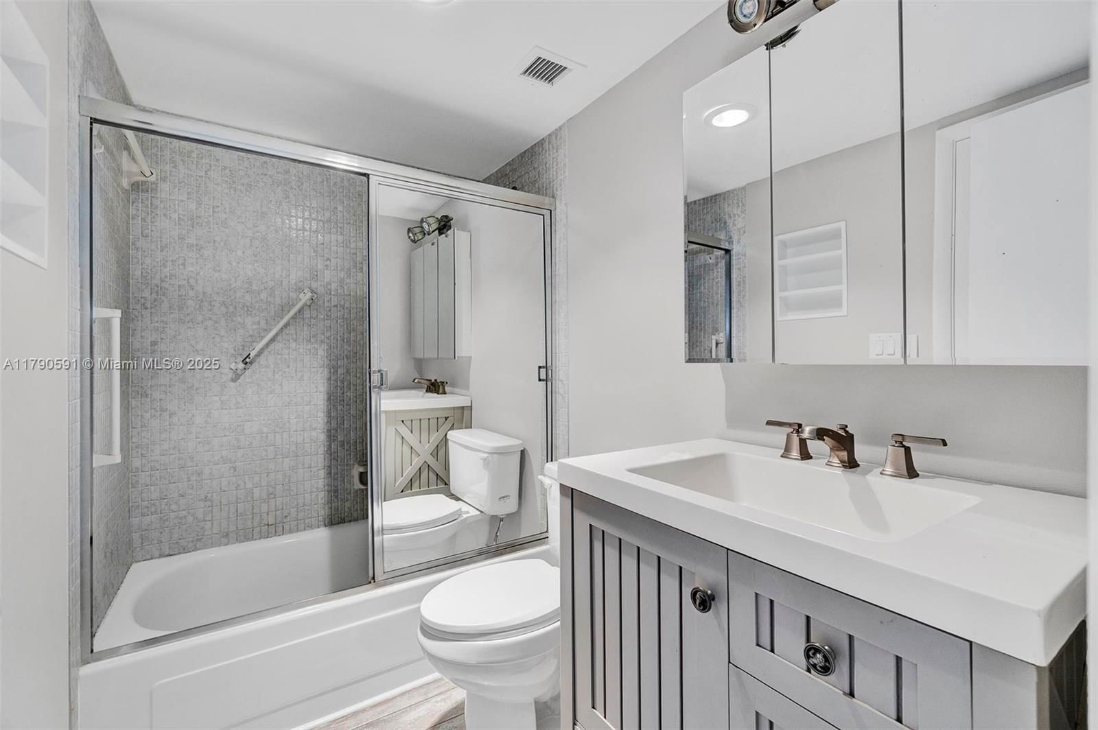 Real estate property located at 1810 New Palm Way #214, Palm Beach, Seacrest Villas Condo, Boynton Beach, FL