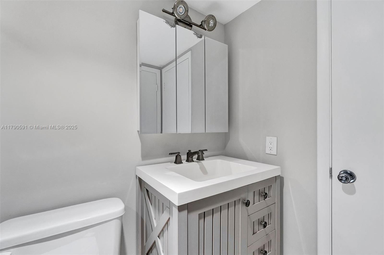 Real estate property located at 1810 New Palm Way #214, Palm Beach, Seacrest Villas Condo, Boynton Beach, FL